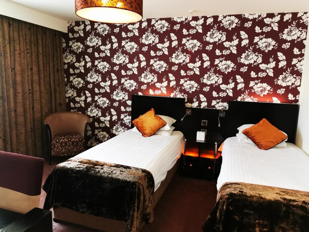 The Bluebell Hotel Нит Экстерьер фото